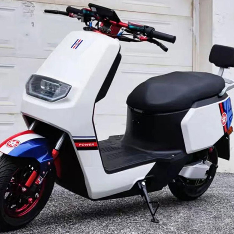 Gluaisrothar Leictreach Díol Te 3000W Streetbike Scooter Páirteanna Gluaisrothar Leictreach CKD